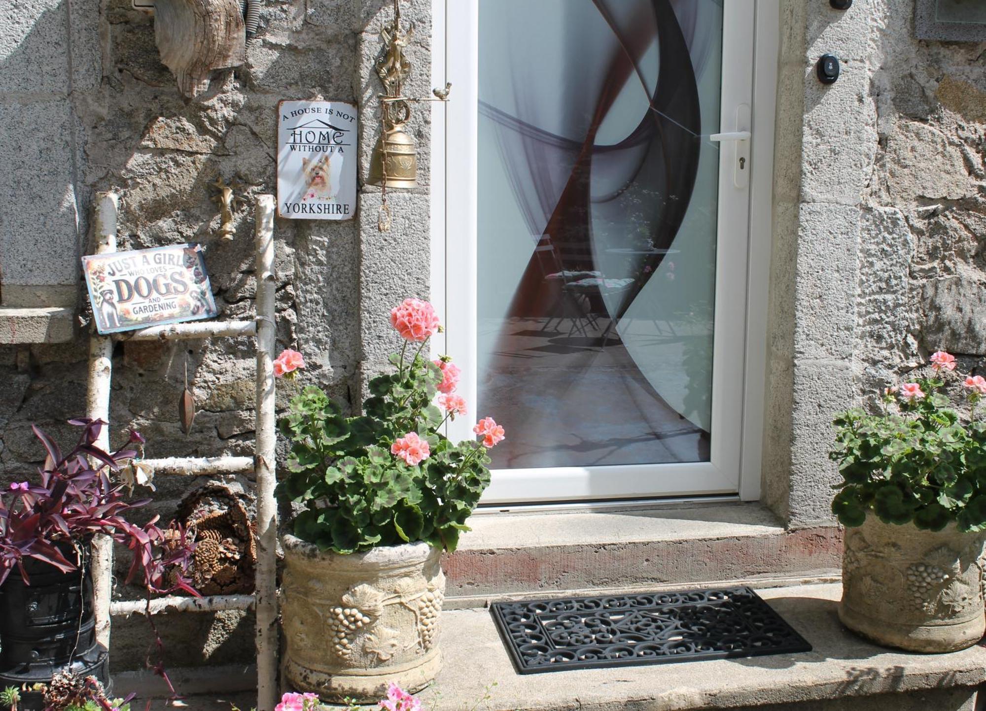 Chambre Bounty, B&B, Cuisine Privee, Lit Queen Size, Terrasse, Parking, Garage Olliergues Εξωτερικό φωτογραφία